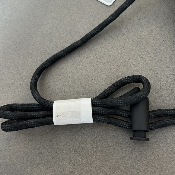 Lululemon Hold On Lanyard Black NWT - Picture 6 of 6